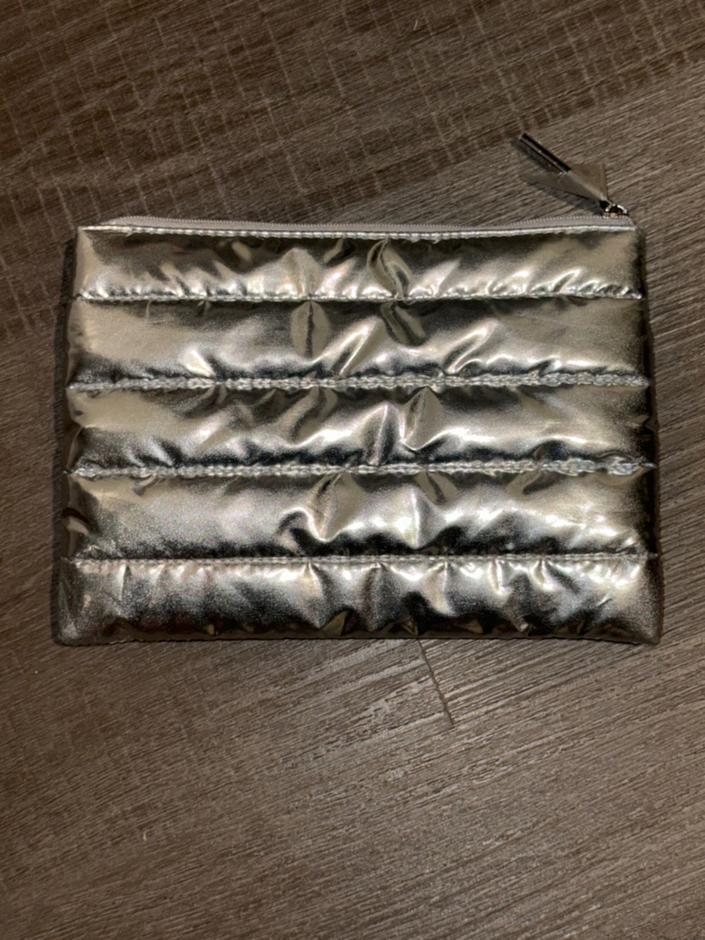 MAC Cosmetics Metallic Silver Quilted Makeup Pouch New - Picture 3 of 7